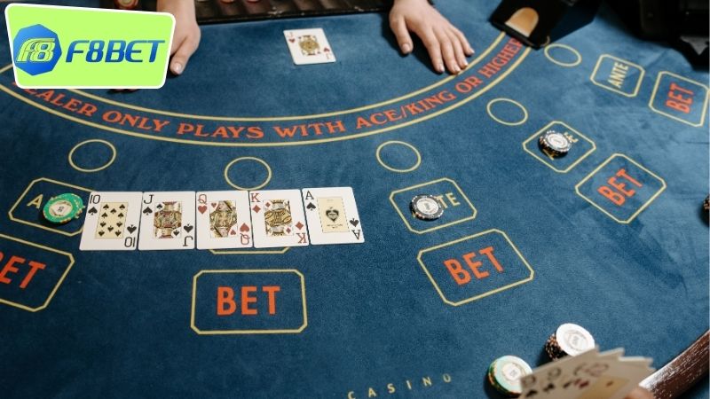 Chơi bài baccarat F8BET - Thế giới trò chơi bài sang trọng 4 So sánh baccarat tại nhà cái F8BET với các nền tảng khác